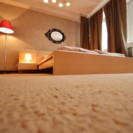 Apartment4You Rondo De Gaulle'A *