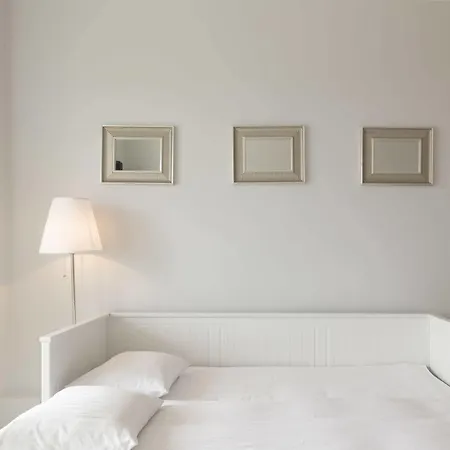 Апартаменты Apartment4You Rondo De Gaulle'A