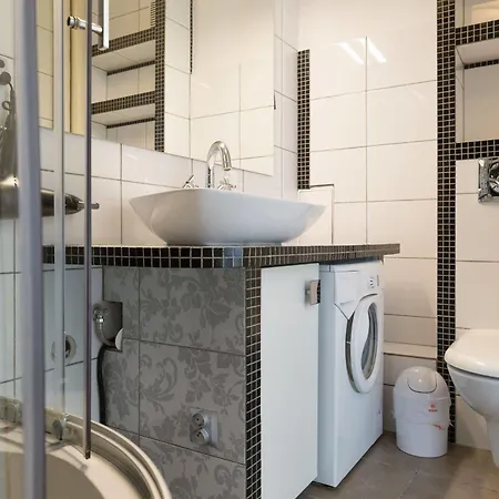 Apartment4You Rondo De Gaulle'A Апартаменты
