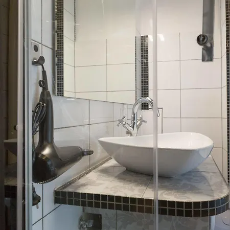Apartment4You Rondo De Gaulle'A Апартаменты *