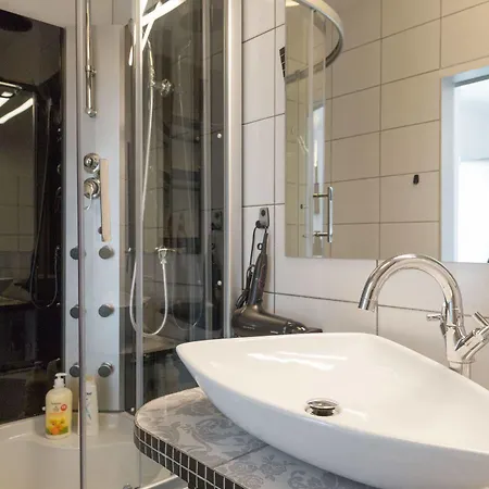 Apartment4You Rondo De Gaulle'A *